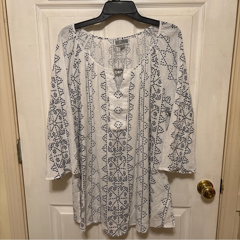 Women's White and Blue Patterned Top